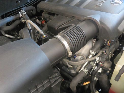 Used 2017 Toyota Sequoia Platinum RWD image 76