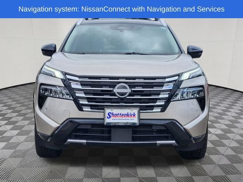 Used 2025 Nissan Rogue Platinum FWD image 2