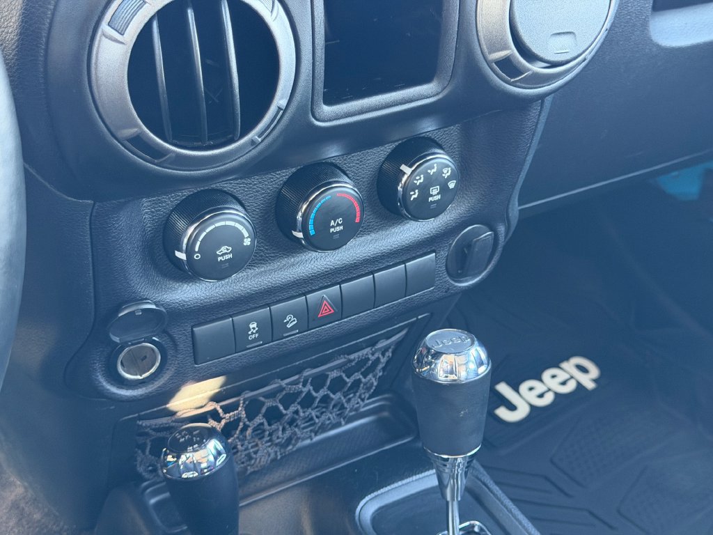 Used 2017 Jeep Wrangler Unlimited Sport w/ Connectivity Group AWD/4WD image 26
