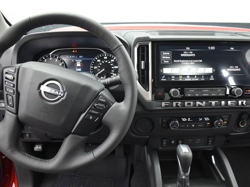 Certified 2025 Nissan Frontier SV w/ SV Convenience Package image 8