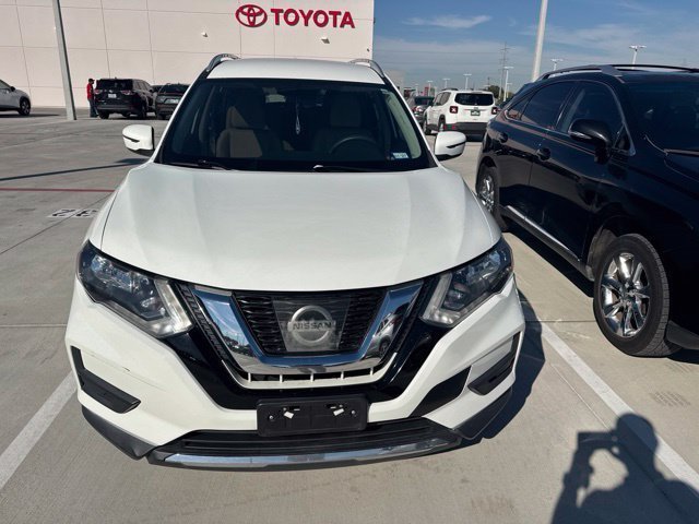 Used 2017 Nissan Rogue S w/ Appearance Package FWD image 3