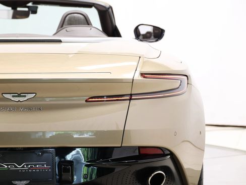 Used 2019 Aston Martin DB11 Volante RWD image 59