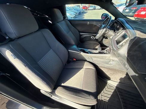 Used 2016 Dodge Challenger SXT image 14