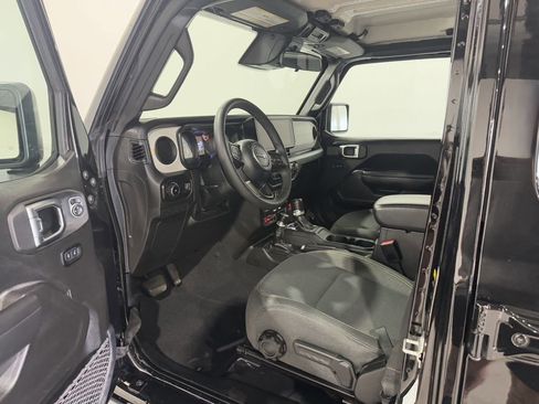 Used 2025 Jeep Wrangler Unlimited Sport AWD/4WD image 14