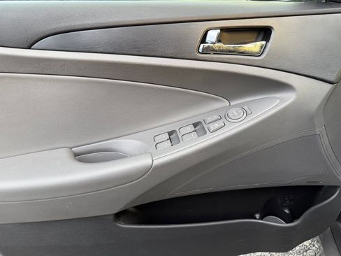 Used 2013 Hyundai Sonata SE w/ Navigation & Sunroof Pkg FWD image 10