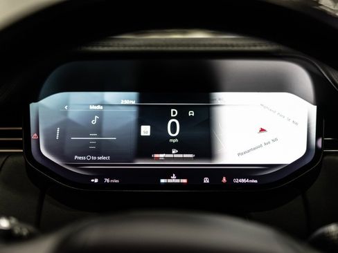 Used 2023 Land Rover Range Rover SE image 18