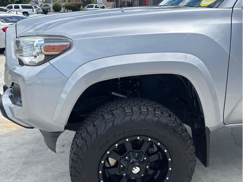 Used 2018 Toyota Tacoma SR5 RWD image 36