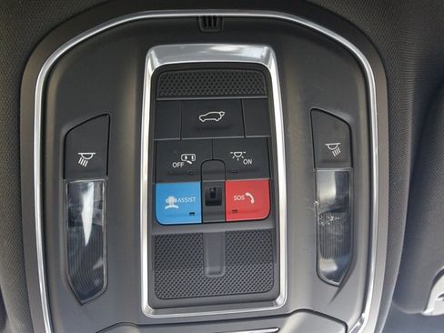 Used 2024 Jeep Wagoneer L Series II w/ Flexible Seating Group AWD/4WD image 28