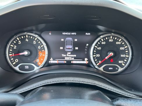 Used 2018 Jeep Renegade Limited AWD/4WD image 10