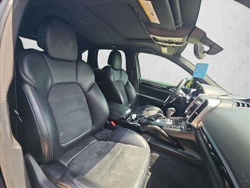 Used 2017 Porsche Cayenne Platinum Edition AWD/4WD image 19