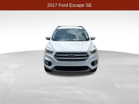Used 2017 Ford Escape SE w/ Equipment Group 201A AWD/4WD image 2