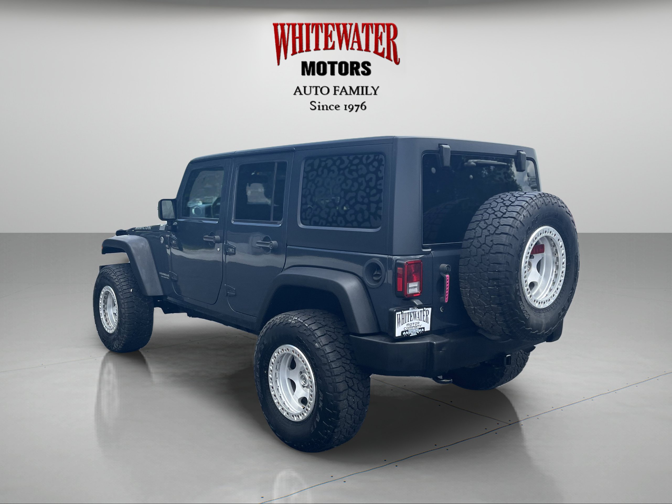 Used 2017 Jeep Wrangler Unlimited Rubicon w/ Connectivity Group AWD/4WD image 3