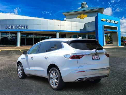 Used 2023 Buick Enclave Essence w/ Experience Buick Package FWD image 5
