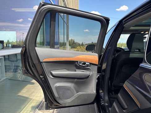 Used 2025 Volvo XC90 T8 Plus w/ Protection Package Premier image 11