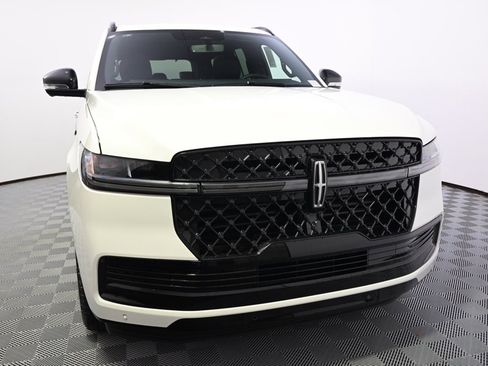 New 2025 Lincoln Navigator Reserve w/ Jet Appearance Package image 9