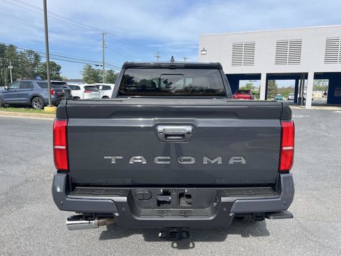 Used 2024 Toyota Tacoma Limited w/ Limited Package (LT) image 5