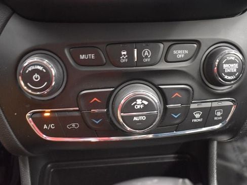 Used 2019 Jeep Cherokee Limited AWD/4WD image 28