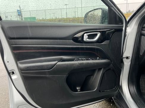 Used 2024 Jeep Compass Trailhawk image 33