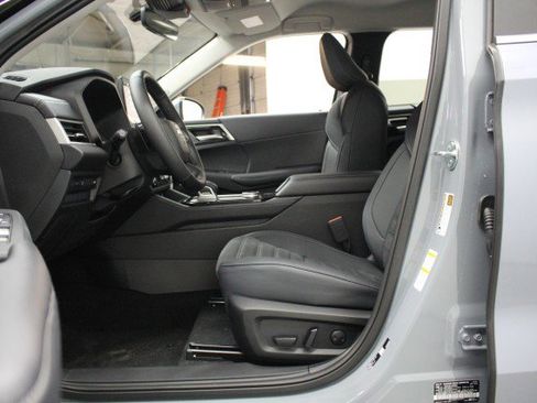 New 2026 Mitsubishi Outlander SE image 6