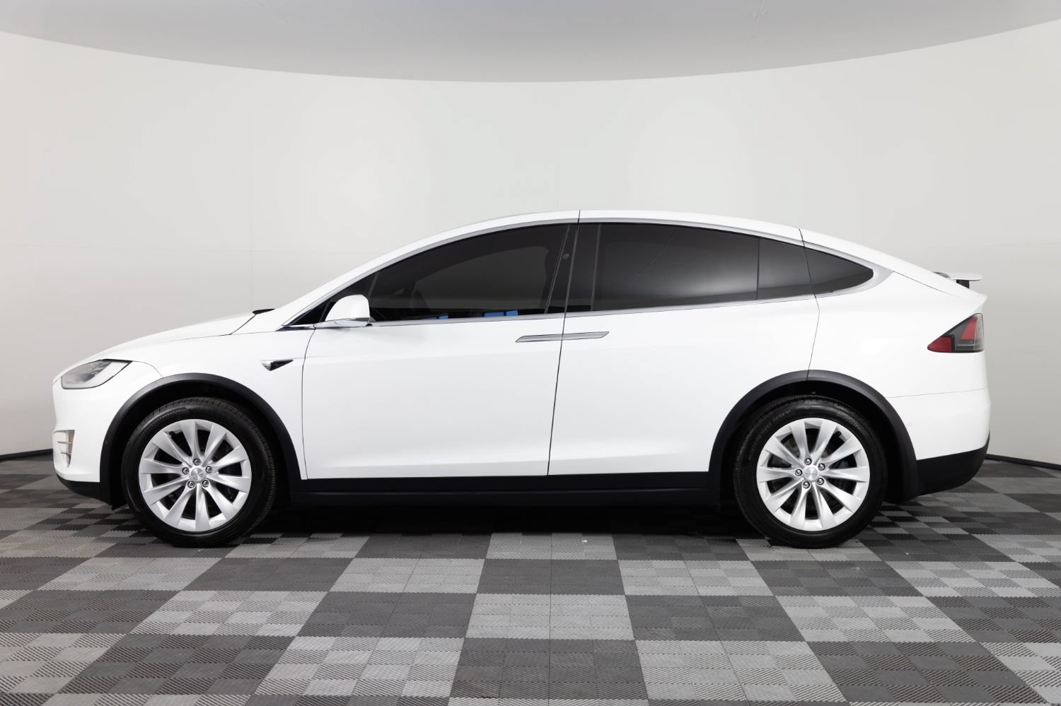Used 2021 Tesla Model X Long Range AWD/4WD image 3