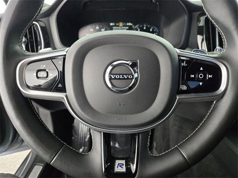 Used 2019 Volvo S60 T5 R-Design image 20