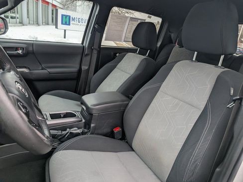 Used 2023 Toyota Tacoma TRD Sport AWD/4WD image 17