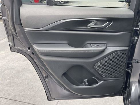 New 2025 Jeep Grand Cherokee Laredo X image 23