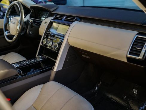 Used 2019 Land Rover Discovery HSE image 22