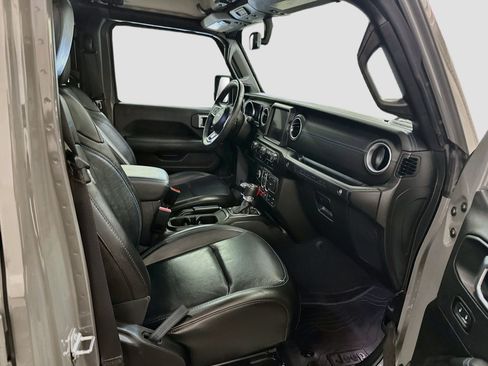 Used 2023 Jeep Wrangler Unlimited Rubicon 4xe w/ Cold Weather Group AWD/4WD image 32