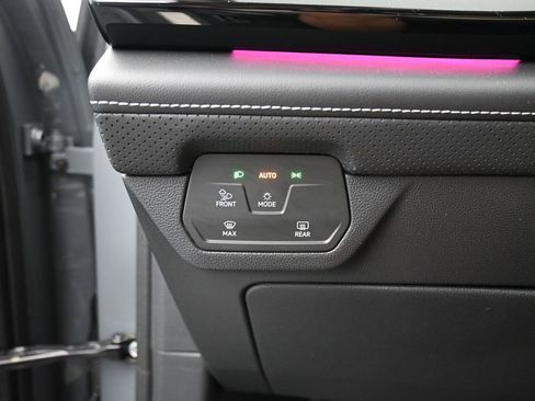 Used 2025 Volkswagen Atlas SEL image 13