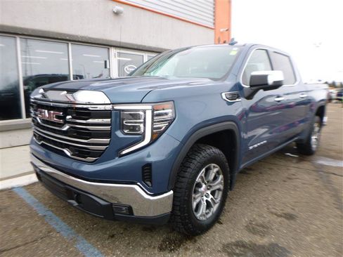 Used 2024 GMC Sierra 1500 SLT image 1