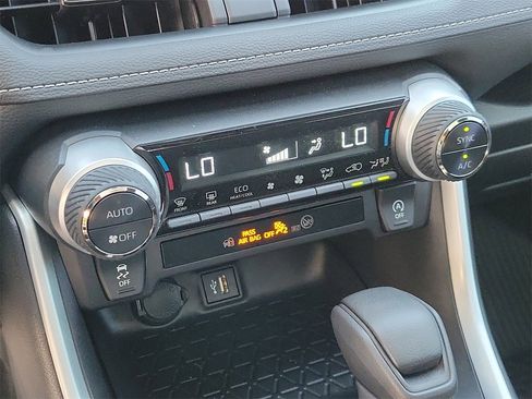 Used 2024 Toyota RAV4 XLE image 28