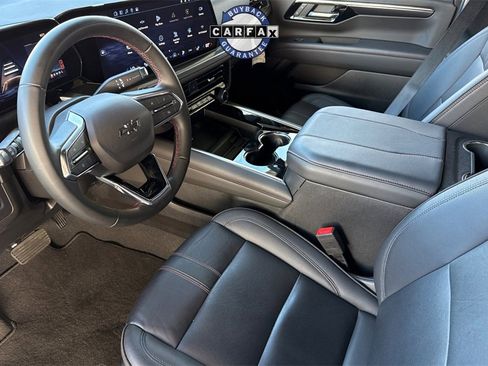 Used 2025 Chevrolet Suburban RST image 4