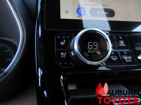 New 2026 Toyota Highlander Platinum image 16