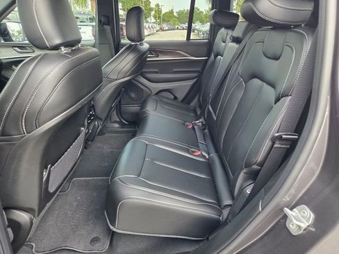 Certified 2025 Jeep Grand Cherokee Limited w/ Black Appearance Package RWD image 4