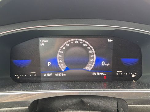 Used 2022 Volkswagen Tiguan SE FWD image 3
