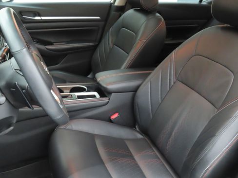 Used 2024 Nissan Altima 2.5 SR w/ SR Premium Package image 10