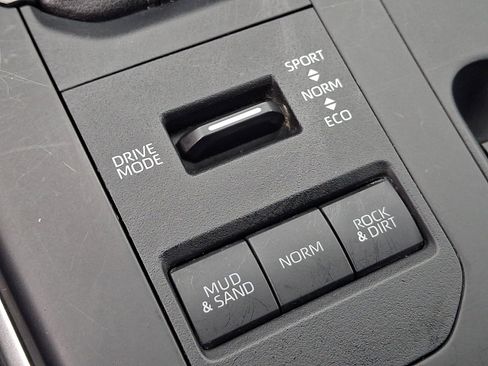 Used 2025 Toyota Highlander XLE image 28