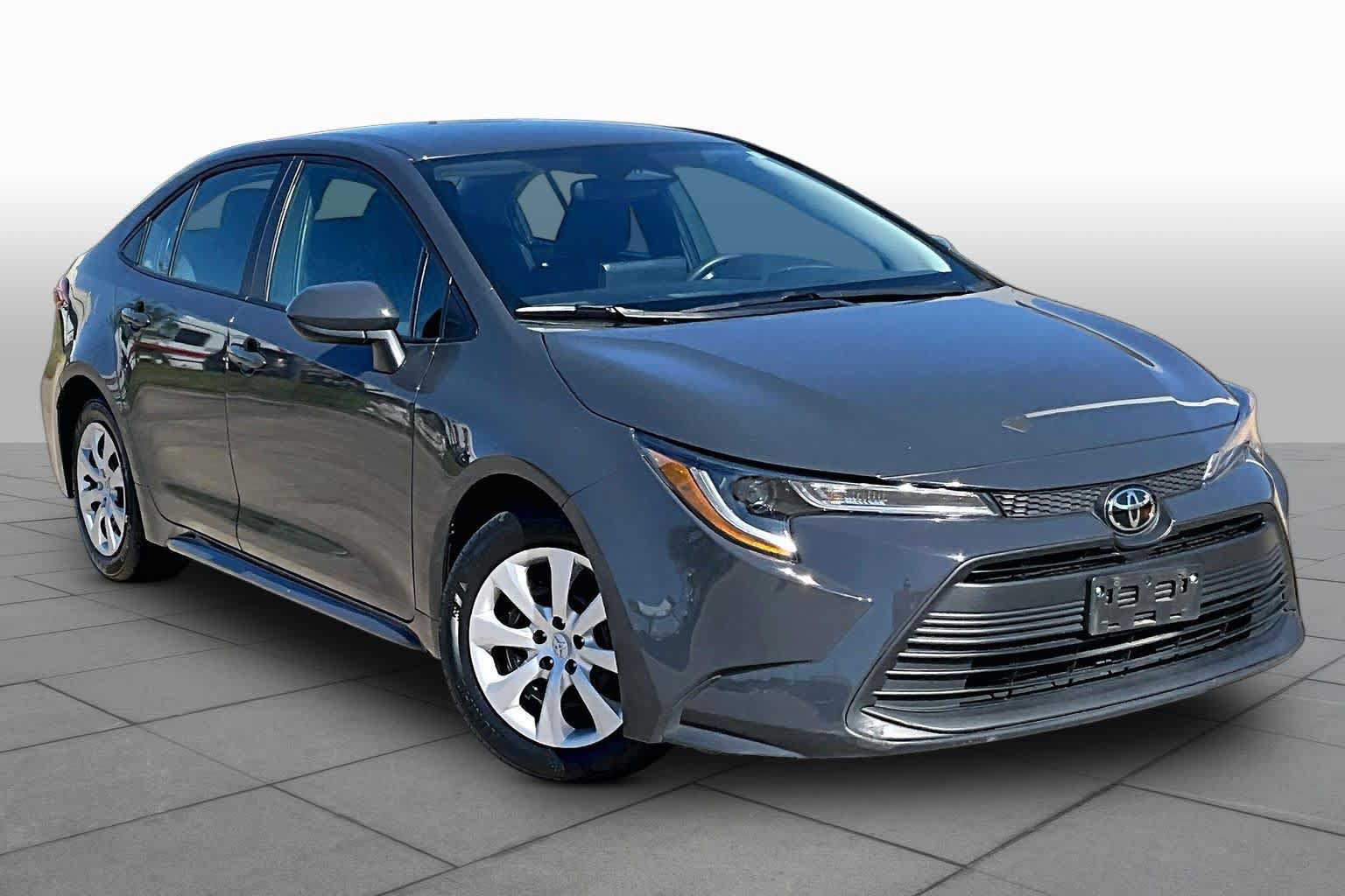 Used 2025 Toyota Corolla LE FWD image 3