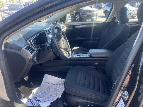 Used 2019 Ford Fusion SE FWD image 19