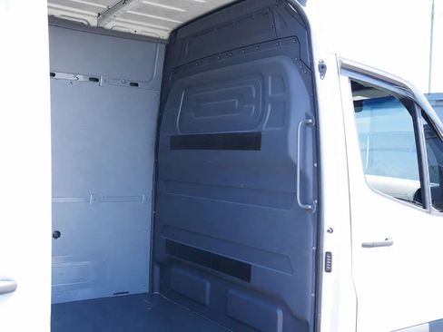 Used 2022 Mercedes-Benz Sprinter 2500 image 12
