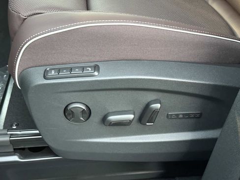 New 2025 Volkswagen ID. Buzz Pro S Plus image 21