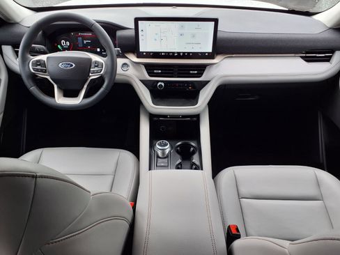 Used 2025 Ford Explorer Active w/ Active Comfort Package image 11