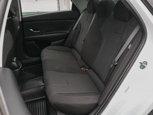 Used 2025 Hyundai Elantra SE FWD image 19