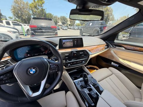 Used 2020 BMW 530i w/ Premium Package RWD image 7
