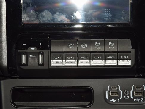 Used 2024 RAM 2500 Laramie w/ Night Edition image 30