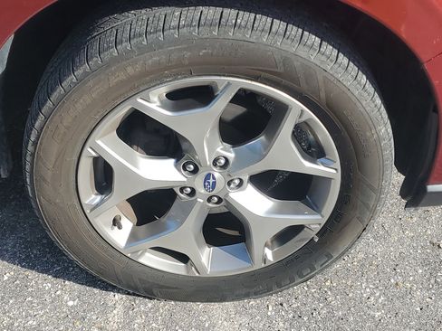 Used 2017 Subaru Forester 2.5i Touring AWD/4WD image 4