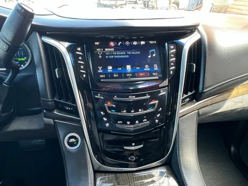 Used 2016 Cadillac Escalade Platinum AWD/4WD image 32