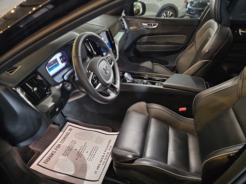 Certified 2024 Volvo XC60 B5 Ultimate w/ Climate Package AWD/4WD image 18