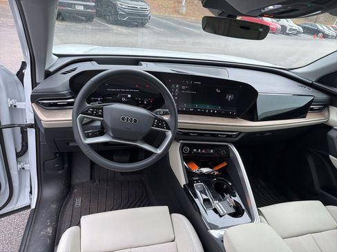 Used 2025 Audi Q5 Premium Plus w/ Premium Plus image 6